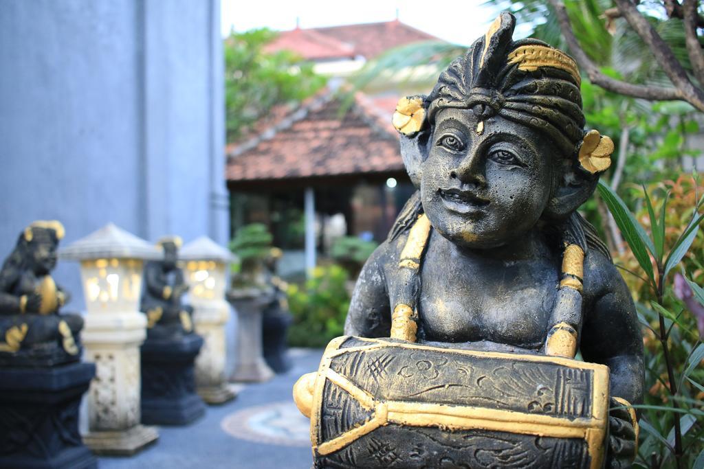 Sari Buana Bed & Breakfast Hotel Kuta  Exterior photo